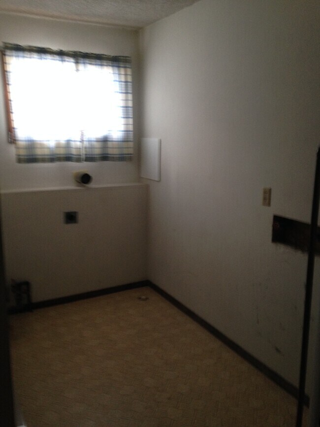 Building Photo - 510 S 20th Ave
