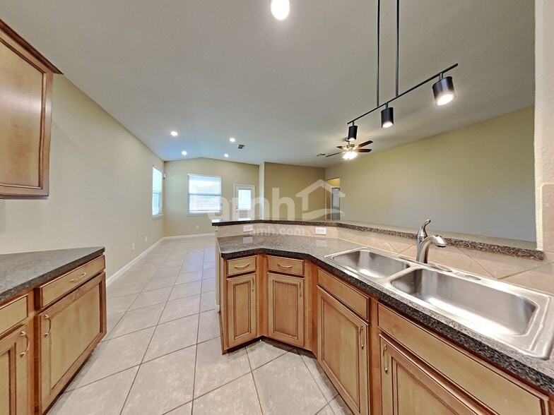 Building Photo - 21367 Village Crossing Ln
