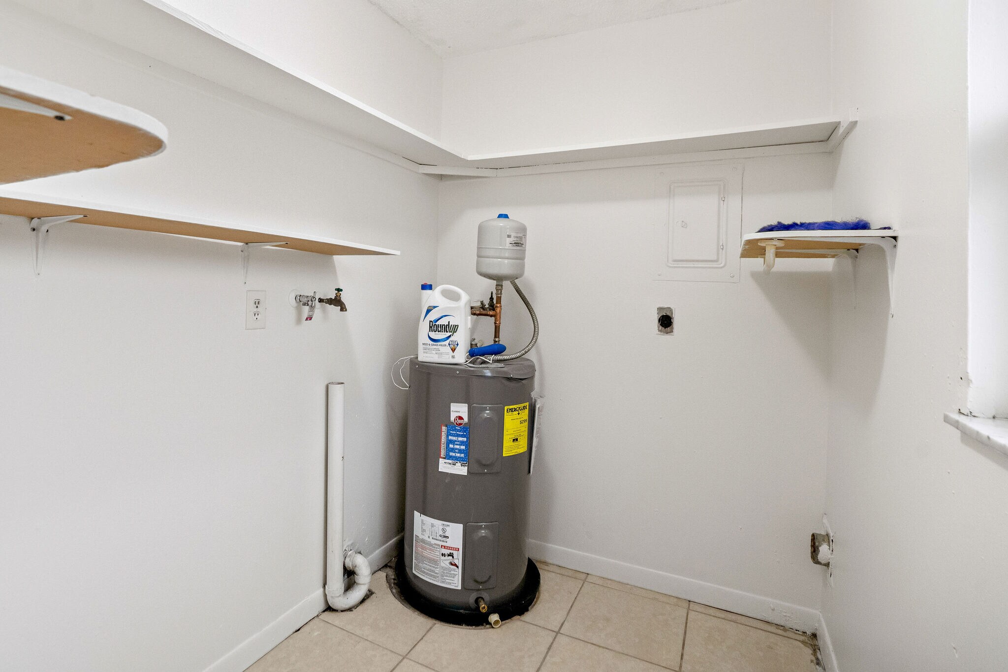 Building Photo - 1285 S Betty Ln