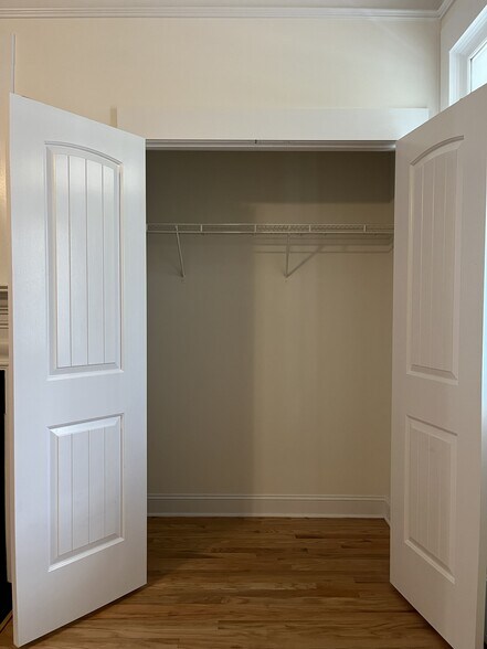 Building Photo - 527 Dubois Ct