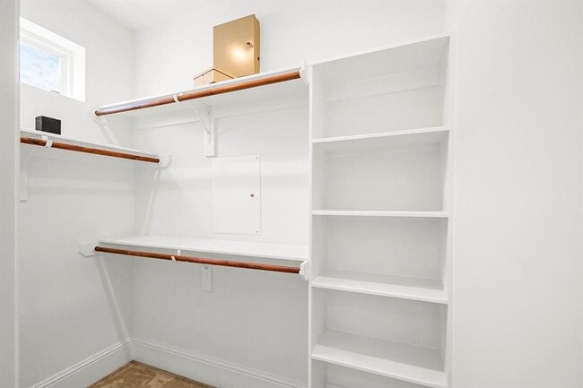 Building Photo - 411 N Nagle St