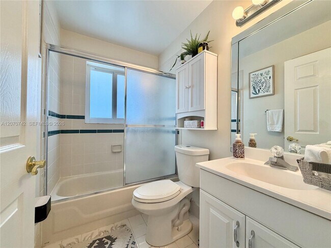 Building Photo - 415 NW 165th Ave