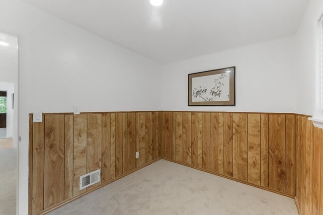 Building Photo - Fully Renovated & Very | Huge Yard | New HVAC | Lease w/ Option to Buy