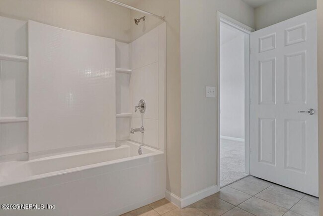 Building Photo - 6920 Roundleaf Dr
