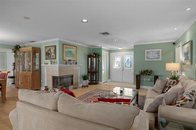 Building Photo - 7167 Crown Oaks Dr