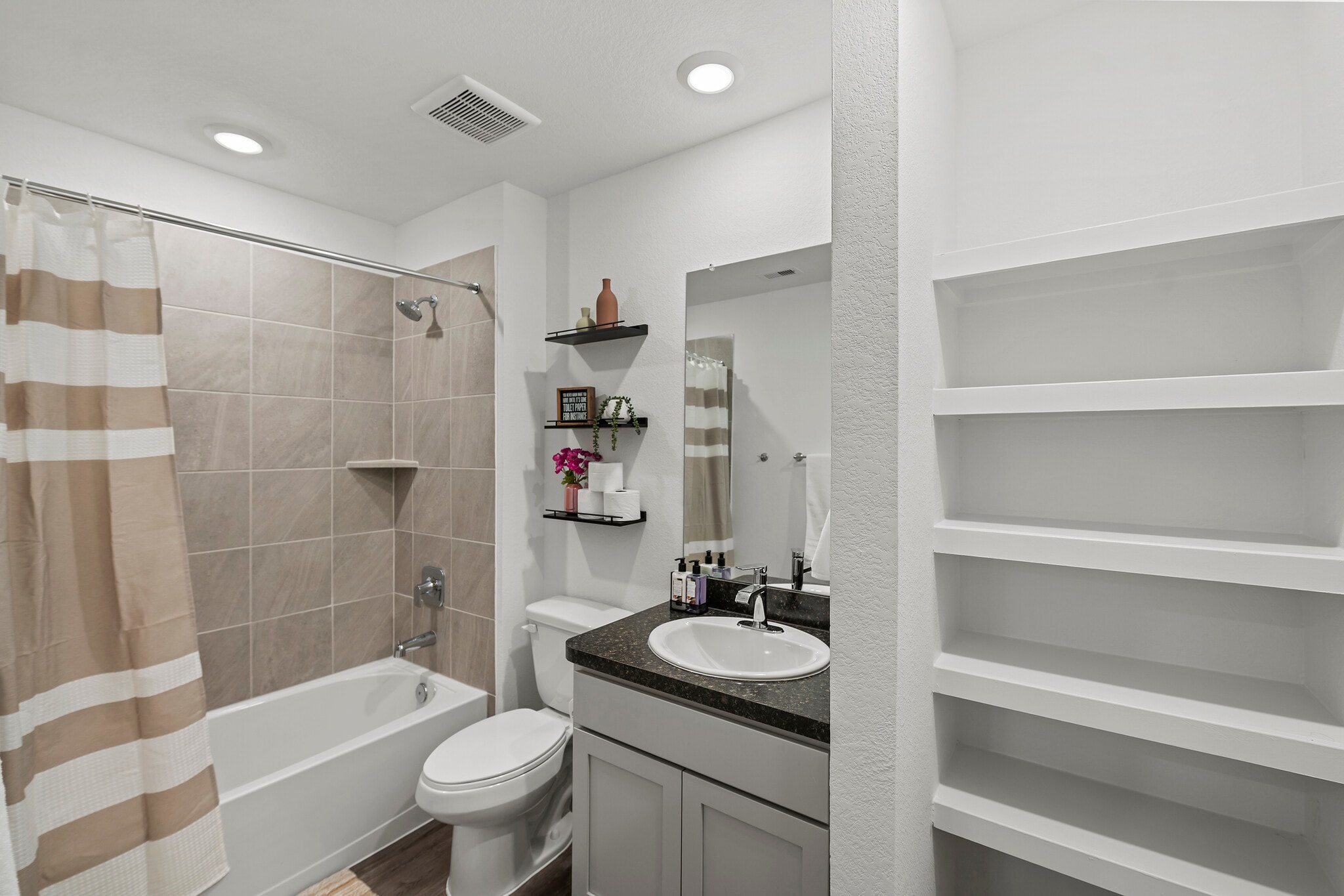 Building Photo - 5414 Magnolia Heath Ln