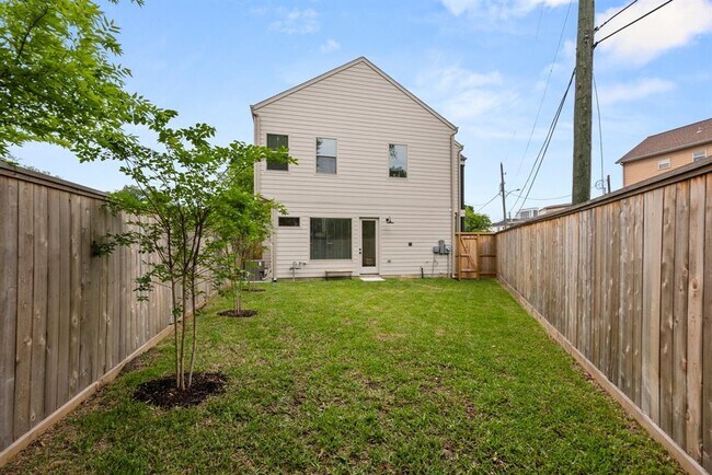 Building Photo - 3512 Mosley Ct