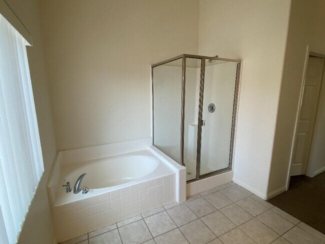 Building Photo - 857 Park Walk Ave