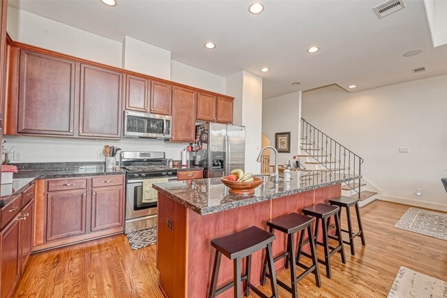 Building Photo - 1610 Ennis St