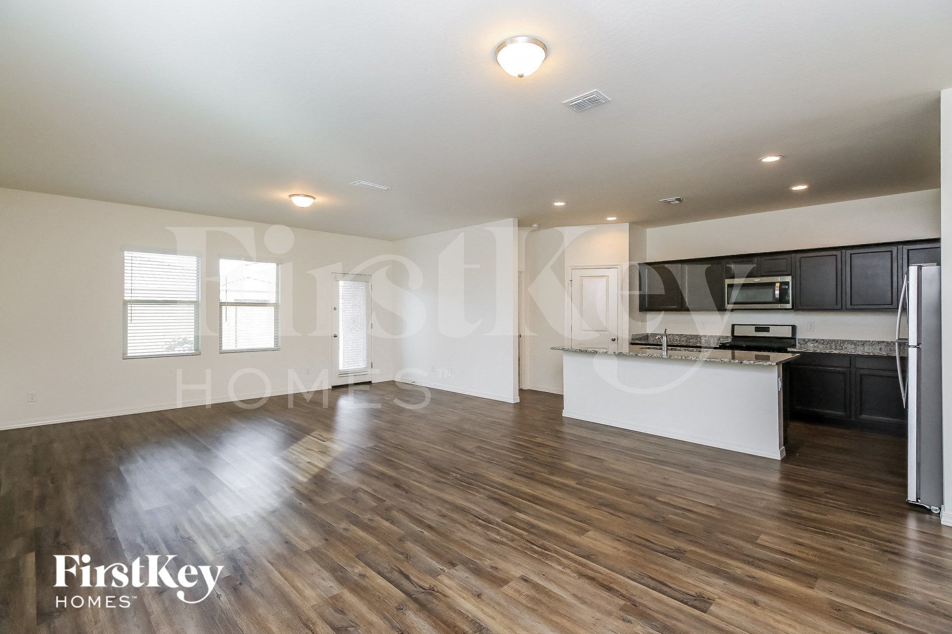 Building Photo - 370 W Powell Dr