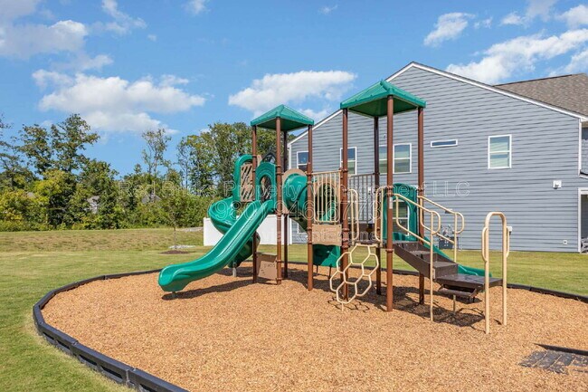 Building Photo - 3971 Fadden St