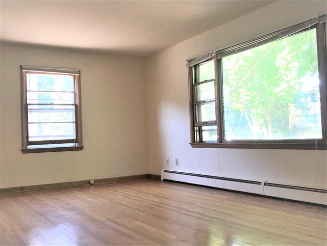 Building Photo - 2313 Brentwood Pkwy