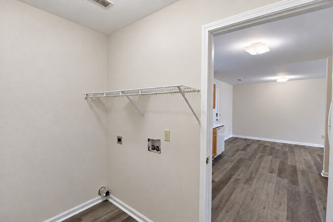 Building Photo - 424 Blake Cir