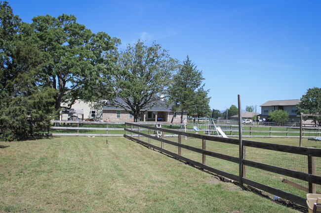 Building Photo - 4032 Golden Eagle Dr