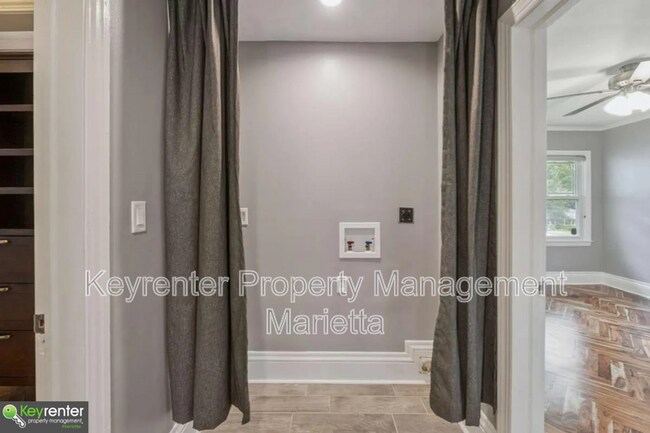 Building Photo - 2274 Edgemore Dr SE