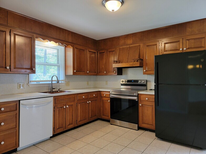 Building Photo - 1404 Carlton Dr