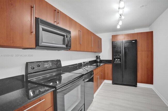 Building Photo - 3000 S Ocean Dr