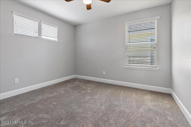 Building Photo - 1021 Seaside Dr N