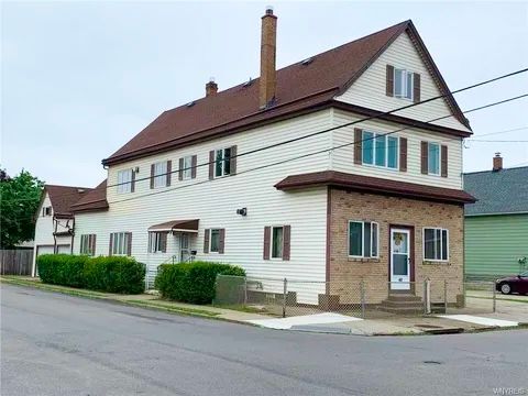 Building Photo - 40 Fredro St