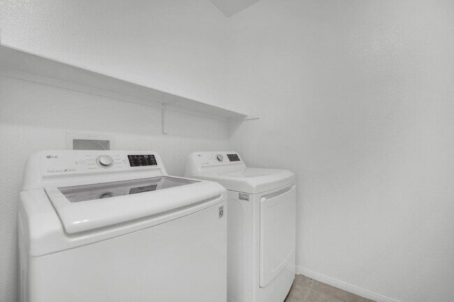 Building Photo - Beautiful 3-bedroom, 2-bathroom condo located in the gated community of The Legends, just minutes...