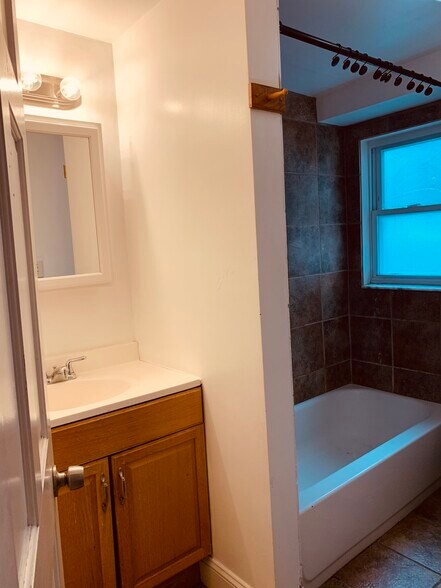 Building Photo - 25 Pratt St