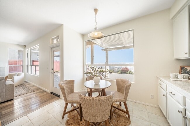Building Photo - 4 Bedroom View Home in Emerald Heights | 3-Car Garage | Guard Gated Community