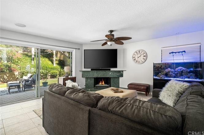 Building Photo - 5860 Vista Del Mar
