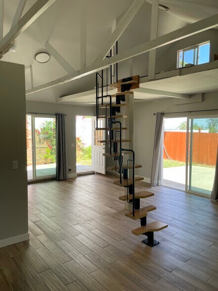 Building Photo - 706 Vale View Dr