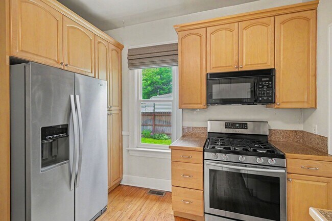 Building Photo - Beautifully Preserved Englewood Home with Fenced Backyard