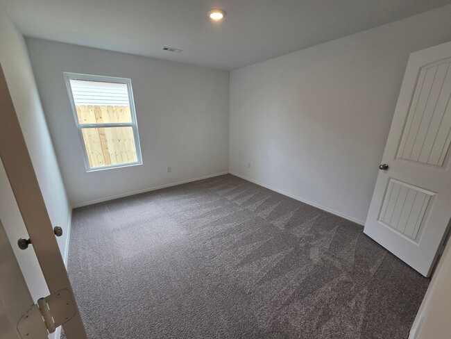Building Photo - 1088 RAVEN WALK Dr