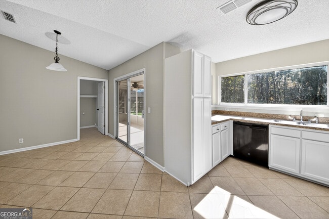 Building Photo - 107 Navajo Ct