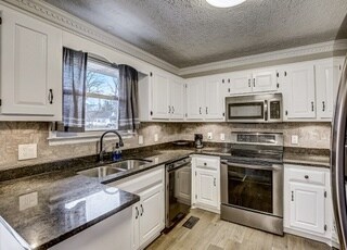 Building Photo - 119 Forest View Dr