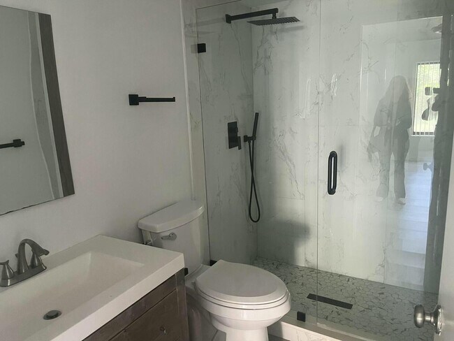 Building Photo - 209 Foxtail Dr