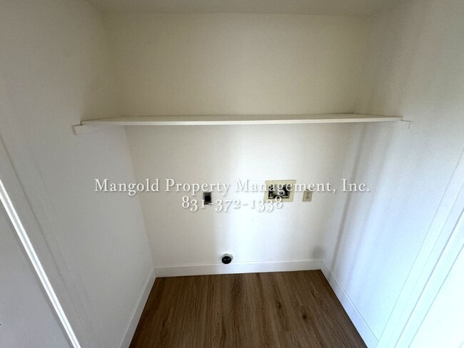 Building Photo - Spacious 2-Bed, 2-Bath Condo with Fireplac...