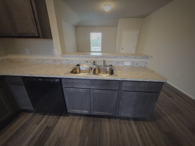 Building Photo - ?Home in the Edmond Area! ?