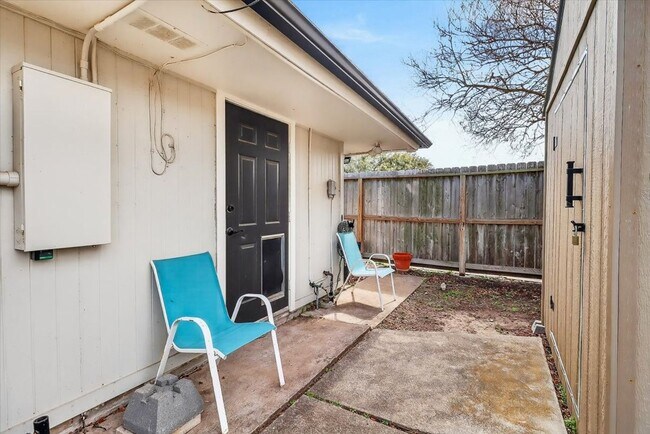 Building Photo - 722 Brock Dr