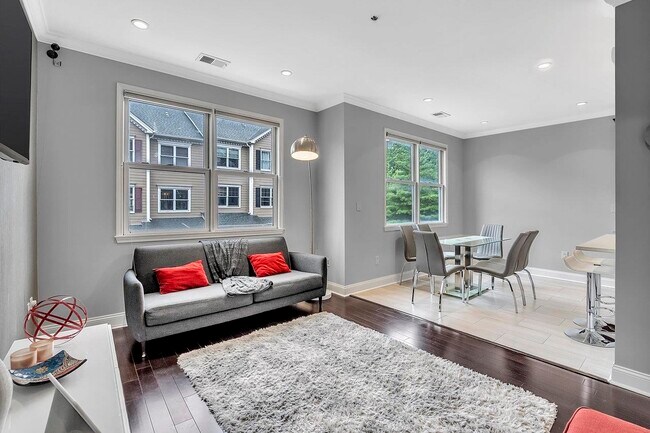 Building Photo - 274 Roslyn Ct