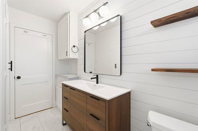 Building Photo - 3521 Burgundy Ln