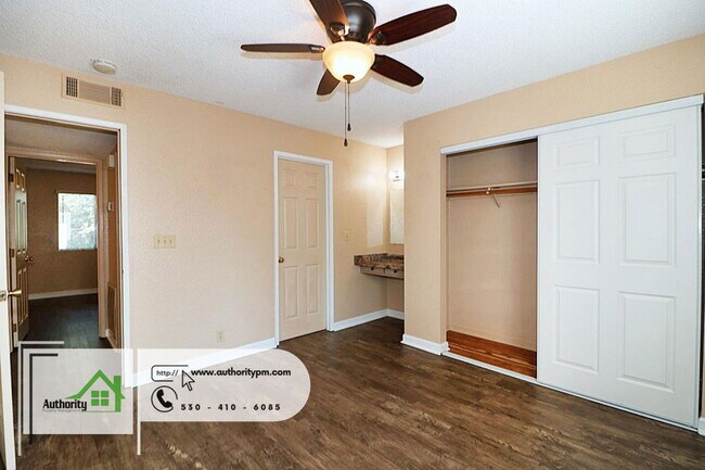 Building Photo - 1553 Bramble Pl