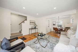 Building Photo - 695 Graefield Ct