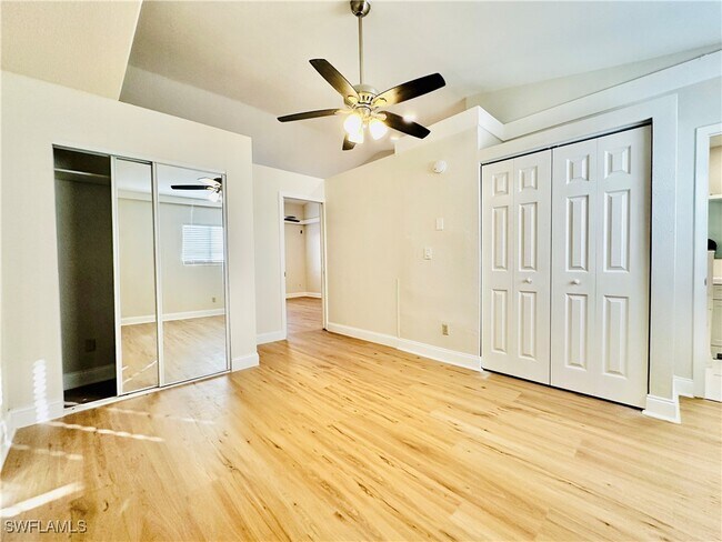 Building Photo - 826 Wiggins Pass Rd