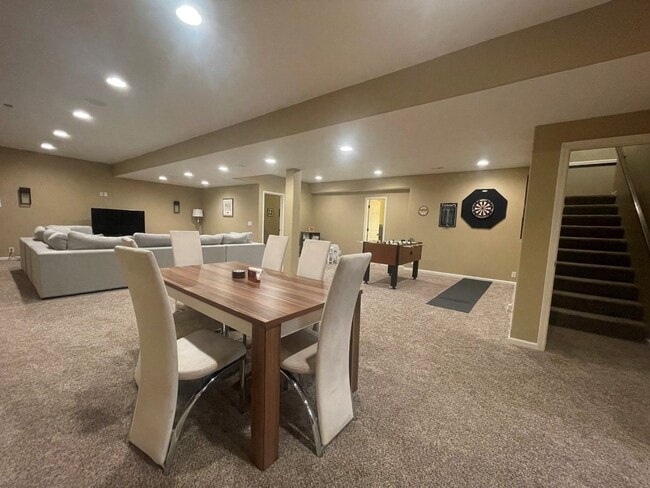 Building Photo - Ranch in Shadow Lake Papillion