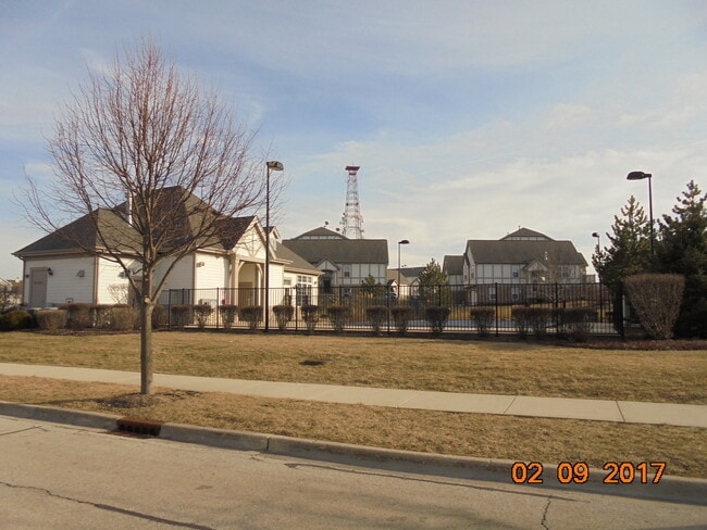 Building Photo - Lake Zurich Concord Village 2BR/2BA Awesome