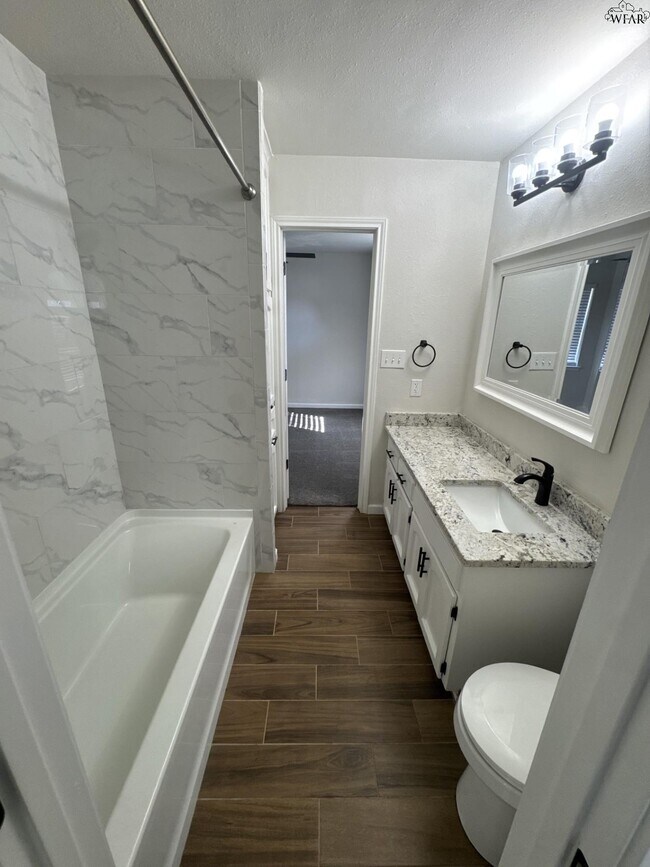 Building Photo - 1207 Danberry St