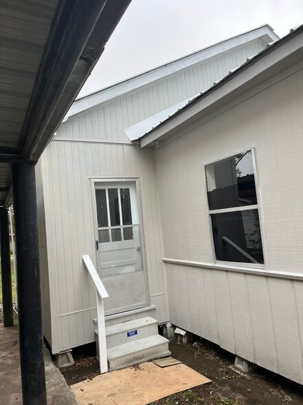 Building Photo - 710 Reed Ave