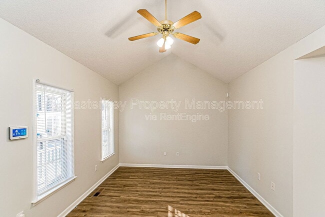 Building Photo - 112 Burt St