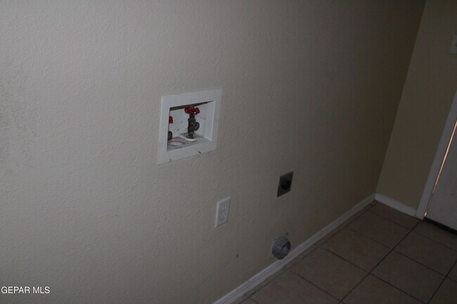 Building Photo - 8421 Mercury St