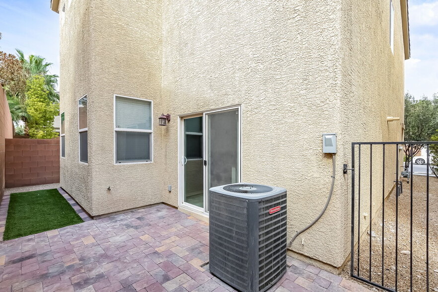 Building Photo - 7549 Nicklin St