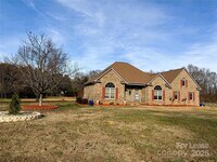 Building Photo - 5919 Newell Dr