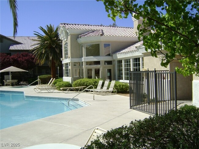 Building Photo - 3913 Sweet Pine St